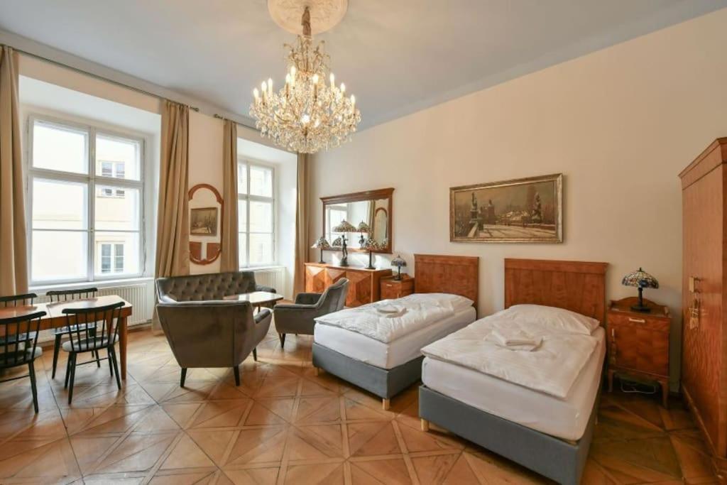 4 Sigle Beds Or 2 Double Beds Luxury * Praag