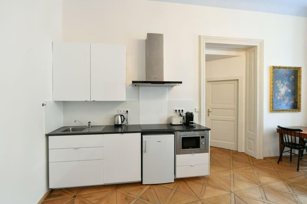 4 Sigle Beds Or 2 Double Beds Luxury * Praag
